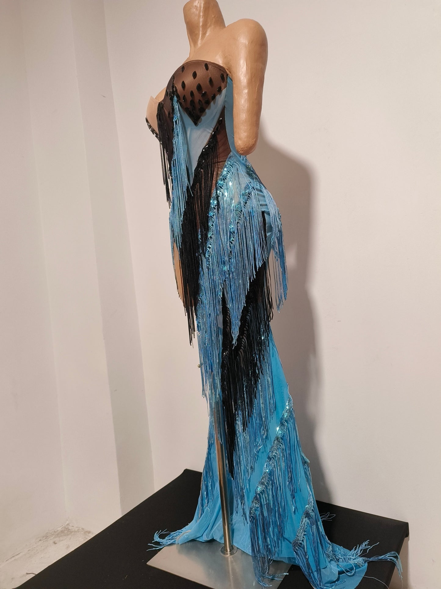 CELESINYI Qinggao Rhinestone Blue Black Fringe Gown