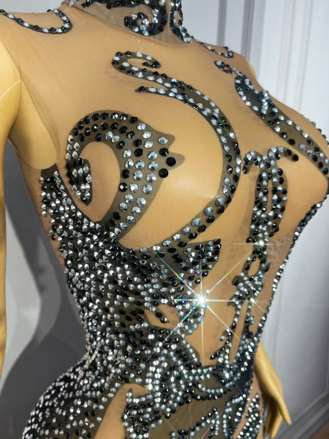 CELESINYI Heibaiqi Crystal Black White Baroque Mini Dress