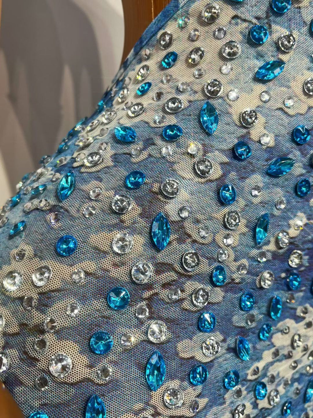 CELESINYI Lanmeiguojiang Crystal Blueberry Print Halter Mini Dress