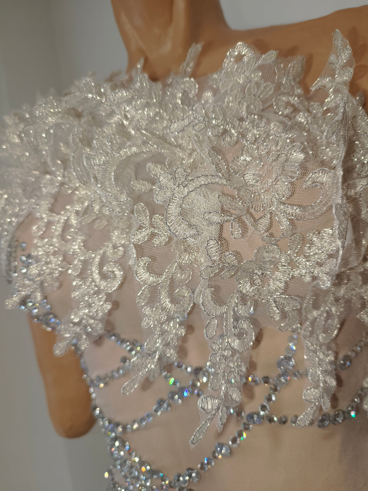 CELESINYI Tanqin Crystal Champagne Lace Mini Dress