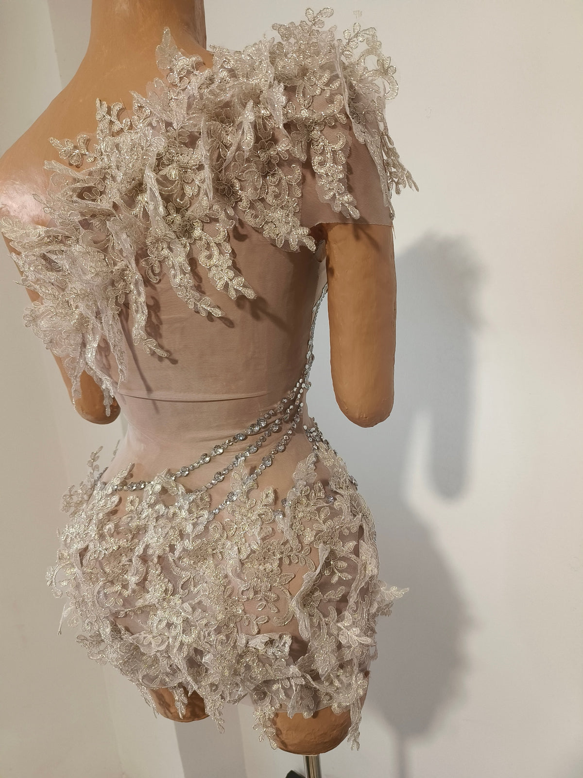 CELESINYI Tanqin Crystal Champagne Lace Mini Dress