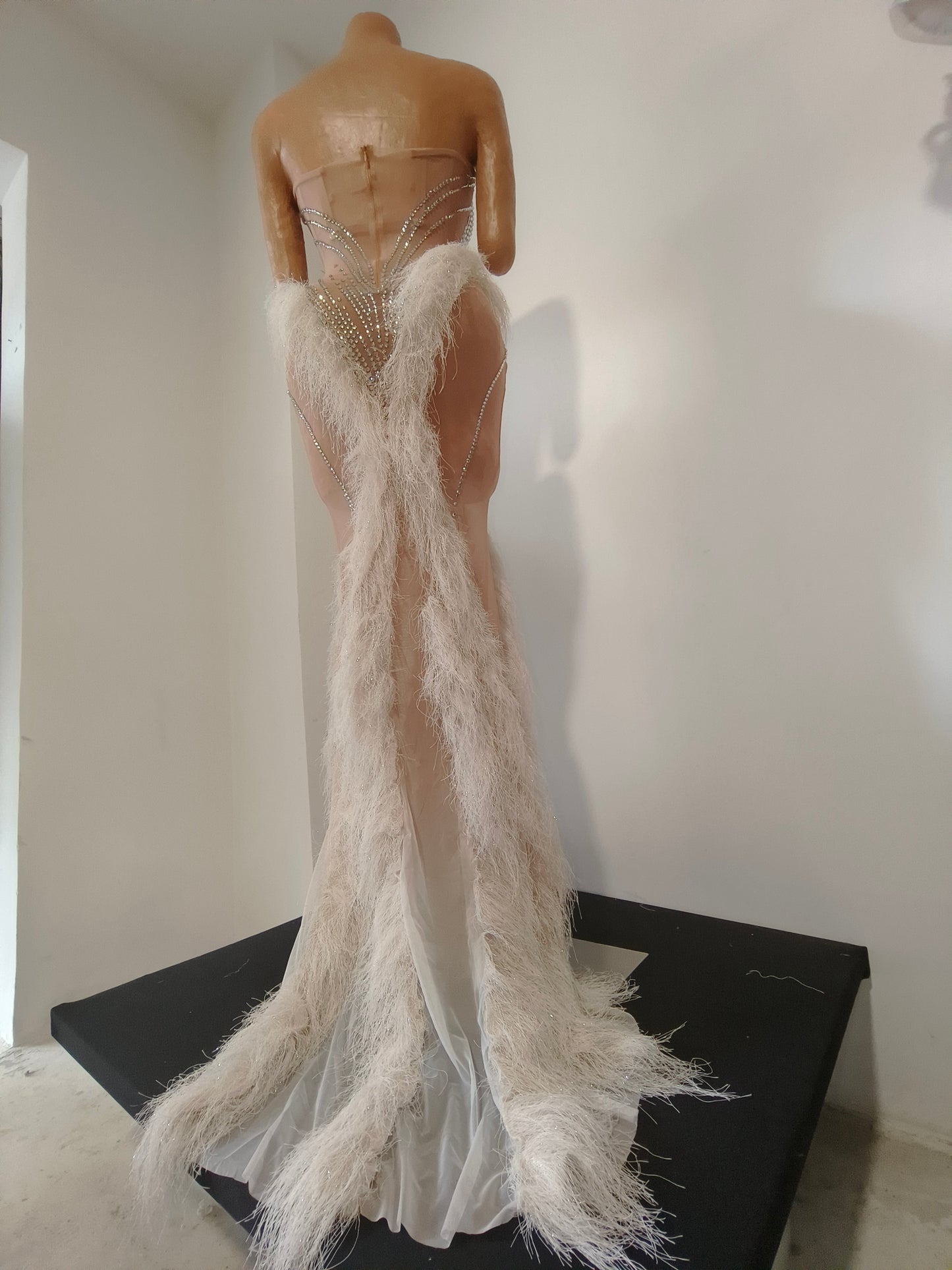 CELESINYI Fengwei Crystal Ostrich Feather Gown