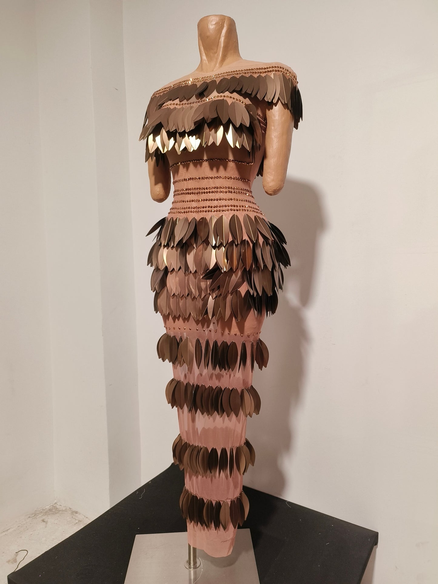 CELESINYI Feizhou Crystal Bronze Scale Gown