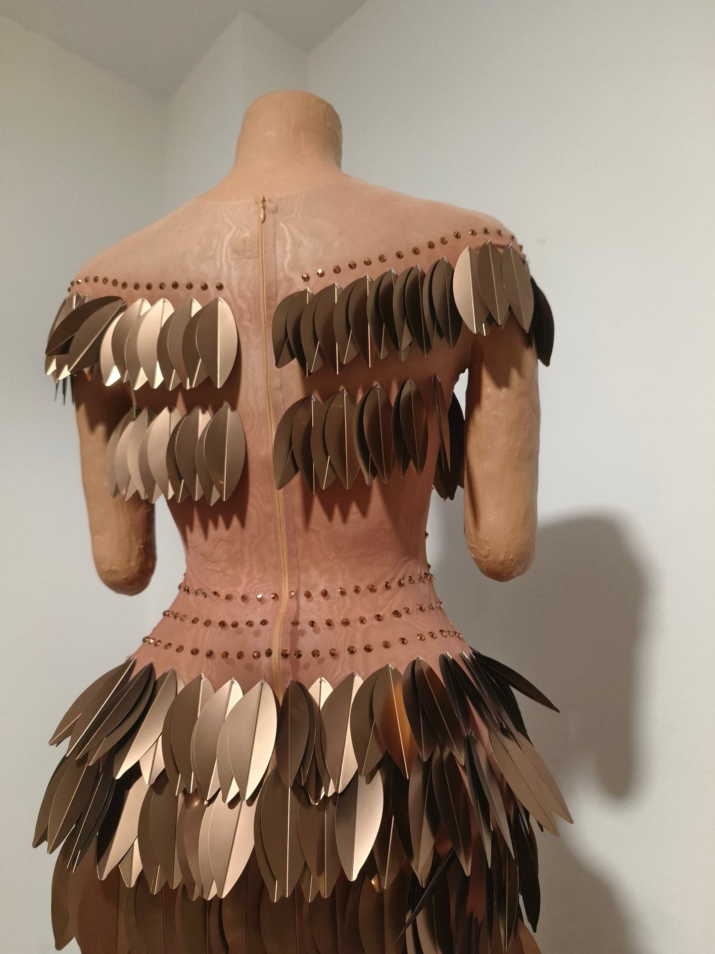 CELESINYI Feizhou Crystal Bronze Scale Gown