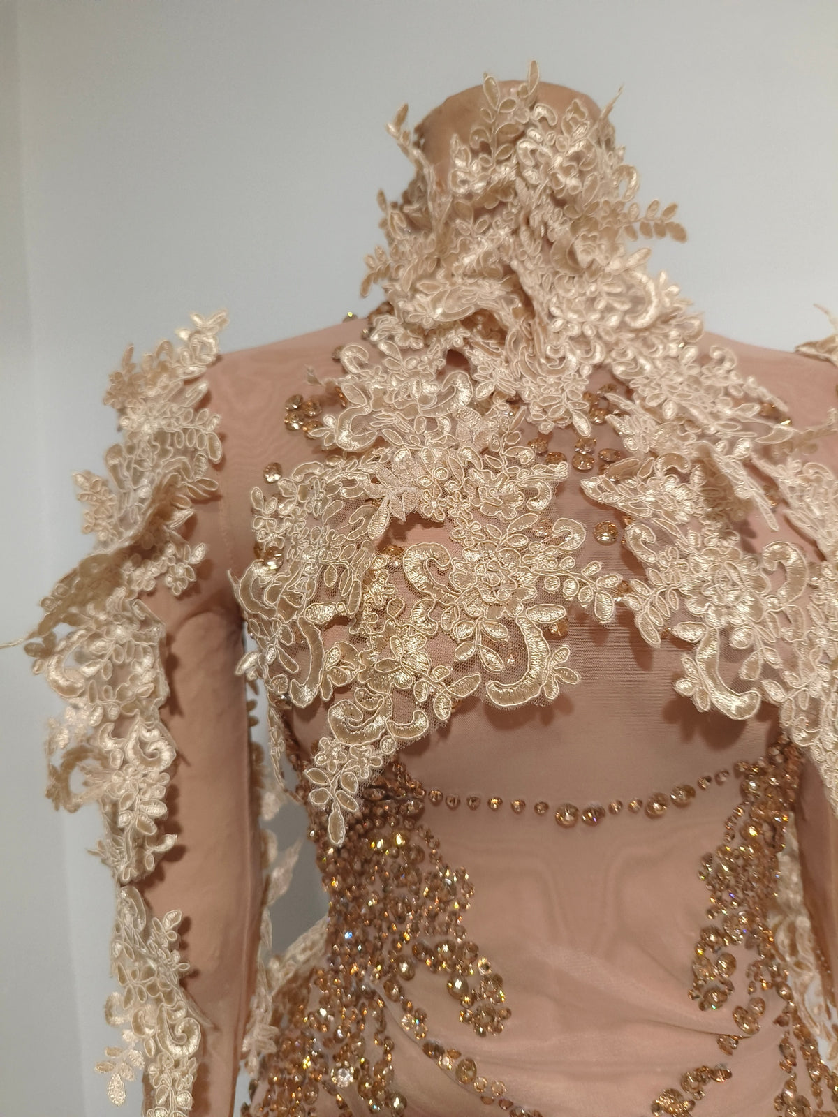 CELESINYI Jinghua Crystal Champagne Lace Mini Dress