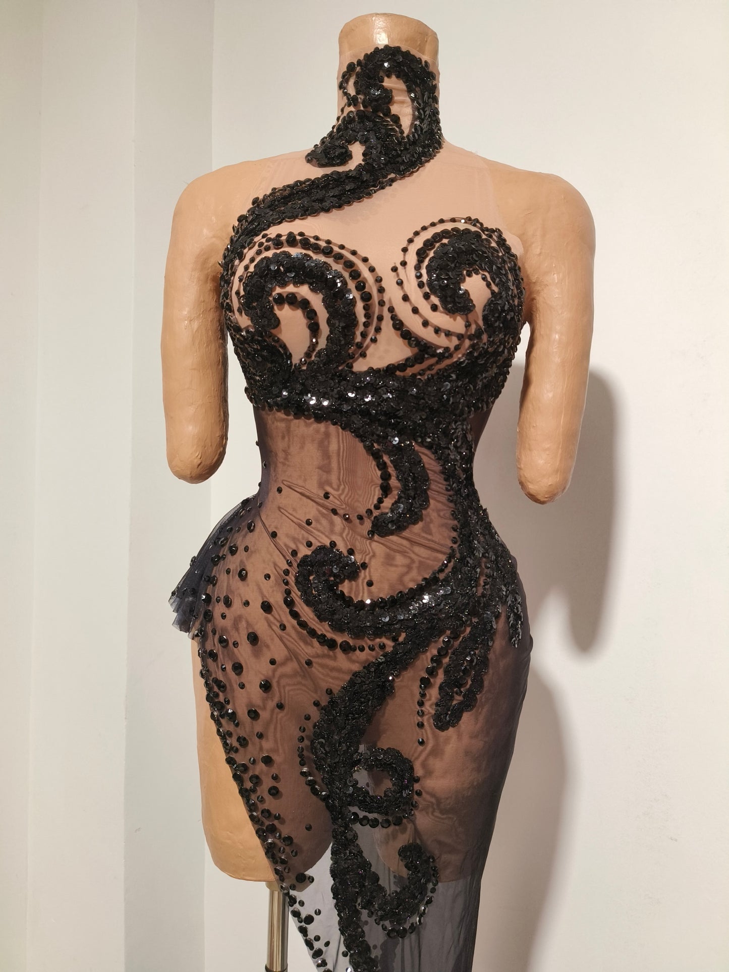 CELESINYI Yuehei Crystal Black Baroque Train Gown