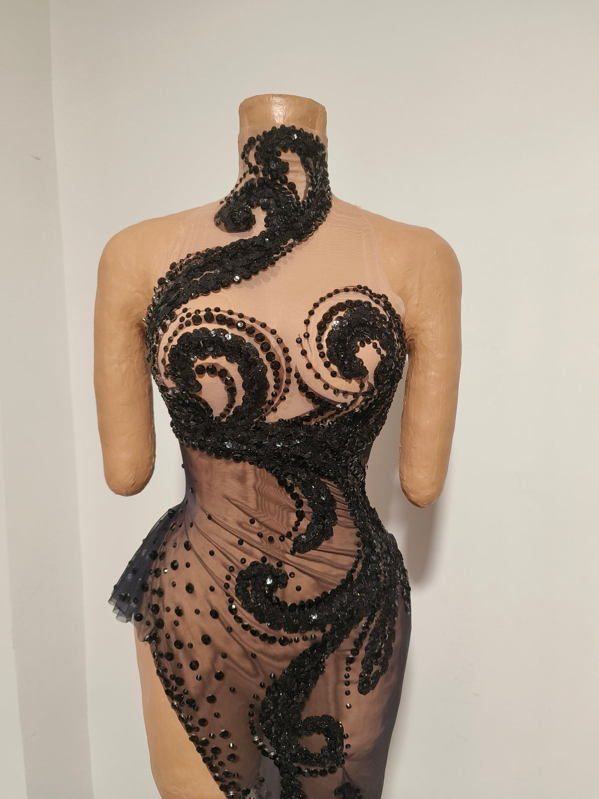 CELESINYI Yuehei Crystal Black Baroque Train Gown