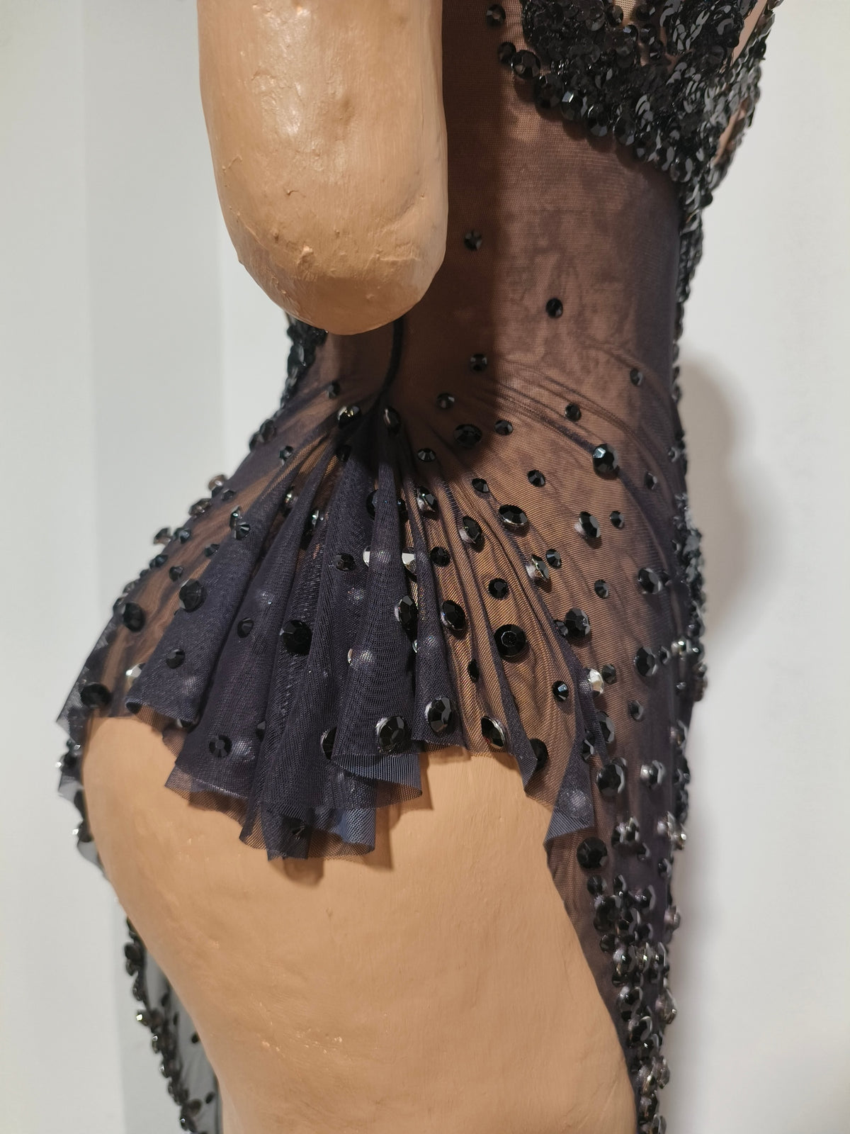 CELESINYI Yuehei Crystal Black Baroque Train Gown