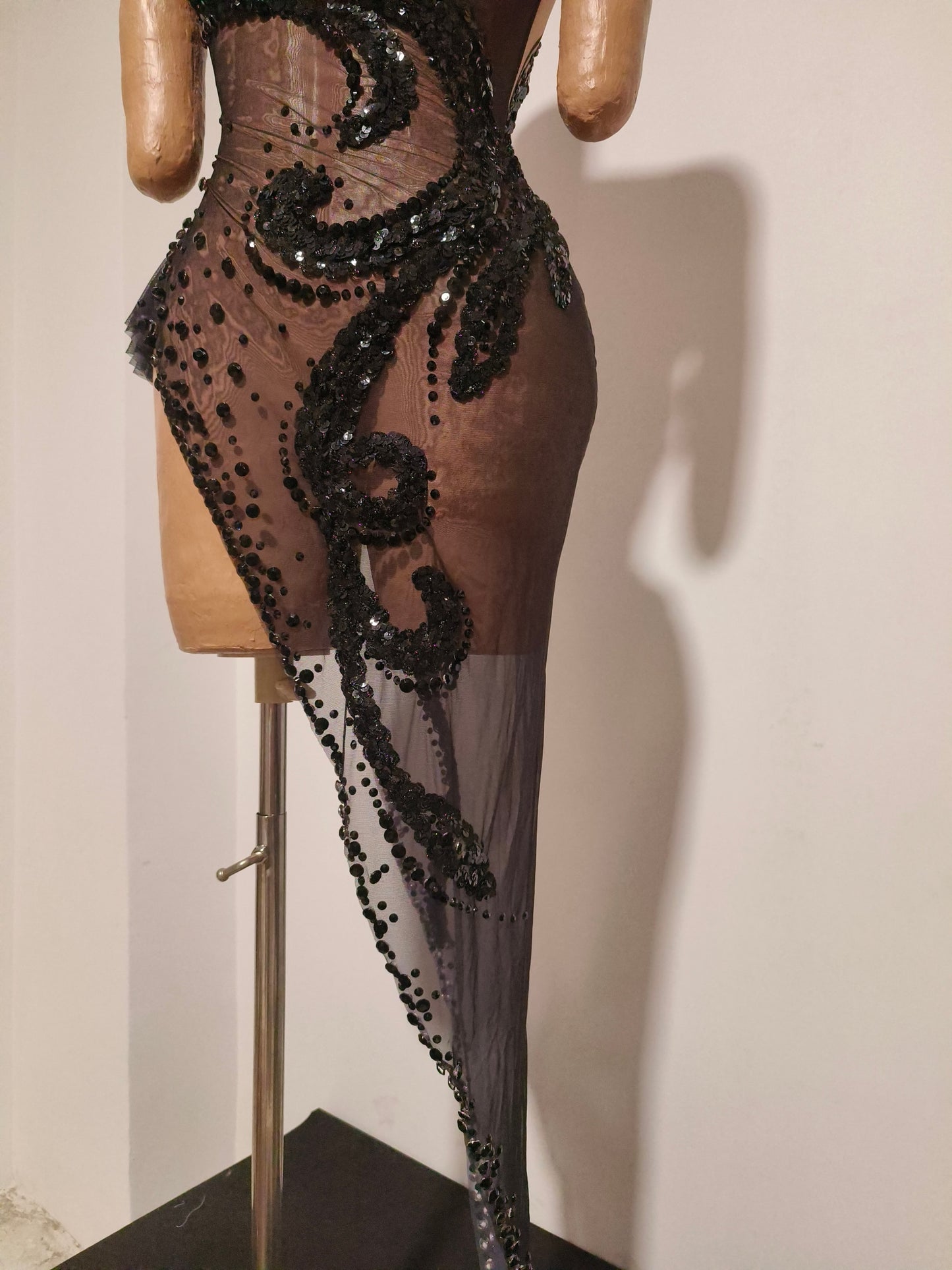CELESINYI Yuehei Crystal Black Baroque Train Gown
