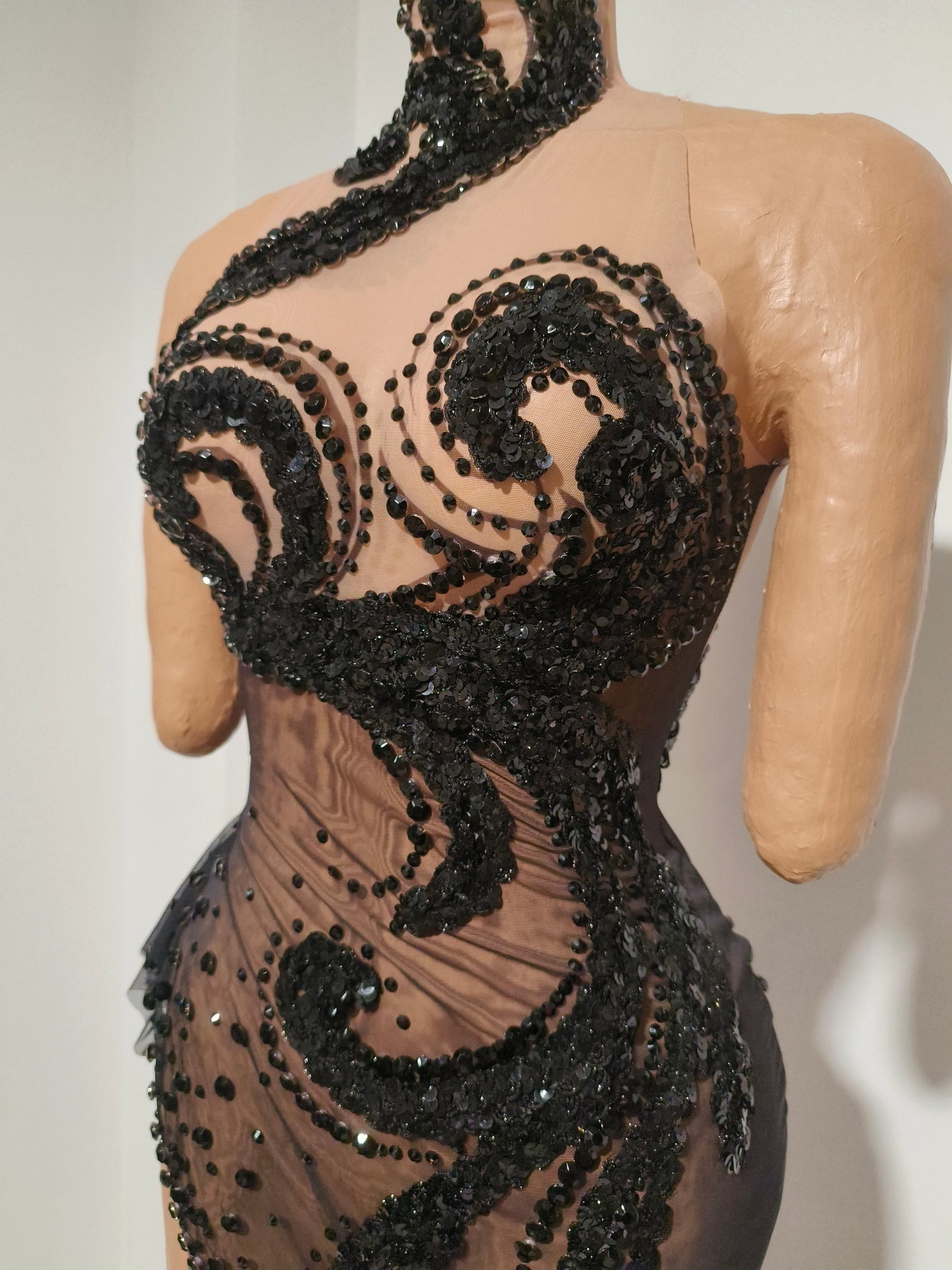 CELESINYI Yuehei Crystal Black Baroque Train Gown