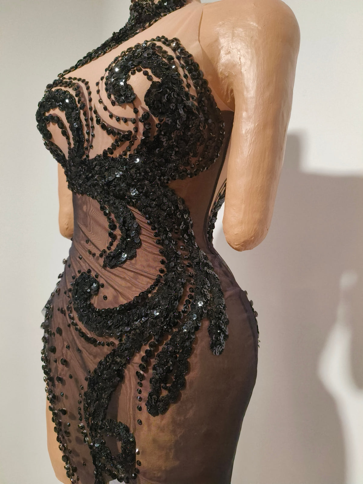 CELESINYI Yuehei Crystal Black Baroque Train Gown
