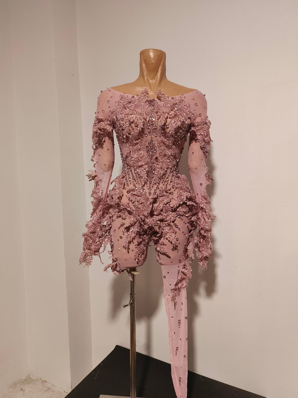 CELESINYI Chuntao Crystal Pink Floral Bodysuit