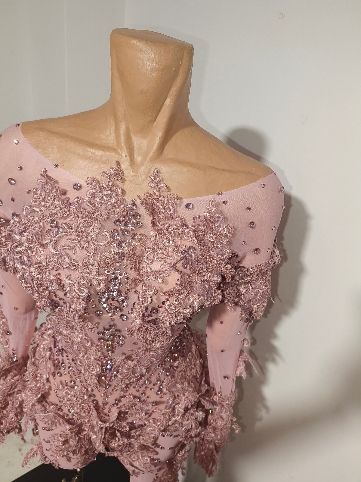 CELESINYI Chuntao Crystal Pink Floral Bodysuit